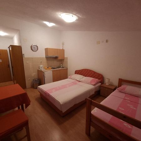 Apartments Cipetic Kastela Exterior photo