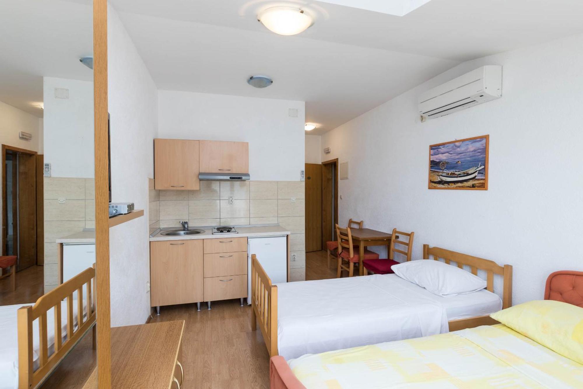 Apartments Cipetic Kastela Exterior photo
