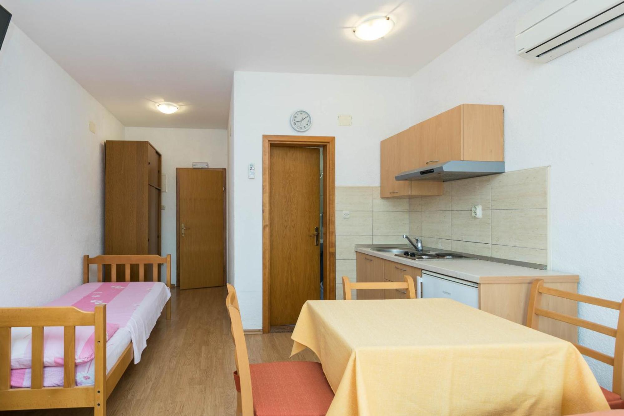 Apartments Cipetic Kastela Exterior photo